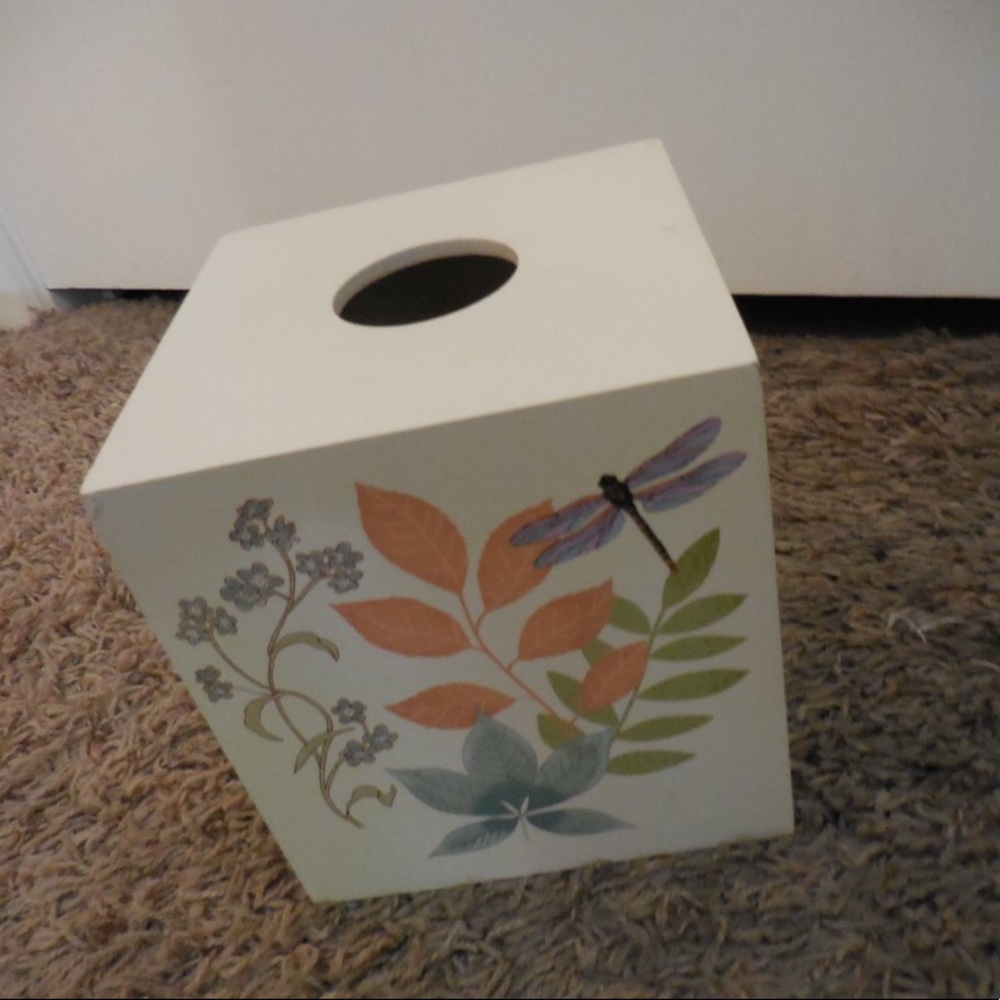 Tissue box